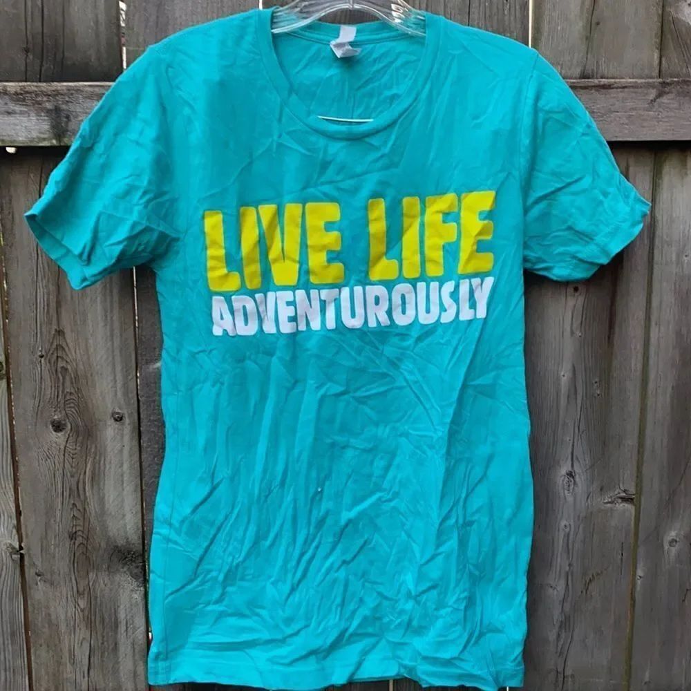 Live Adventurously Tee sz. S